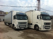 Контейнеровозы Schmitz рассчитаны на транспортировку как среднетоннажных контейнеров (20-ти, 30-ти футовых контейнеров ISO), так и крупнотоннажных 40 и 45-ти футовых, в том числе High Cube.