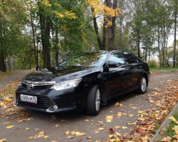 Toyota Camry (black)